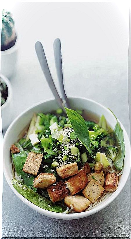 Vegetable bowl with tofu 